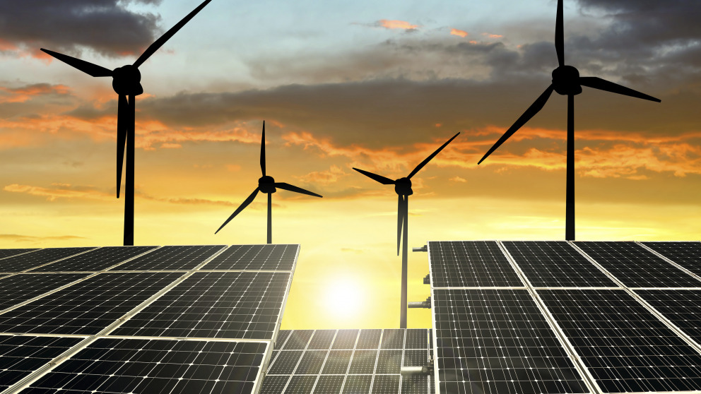 Selbstversorgung mit regenerativem Strom gewonnen durch Wind und Sonne